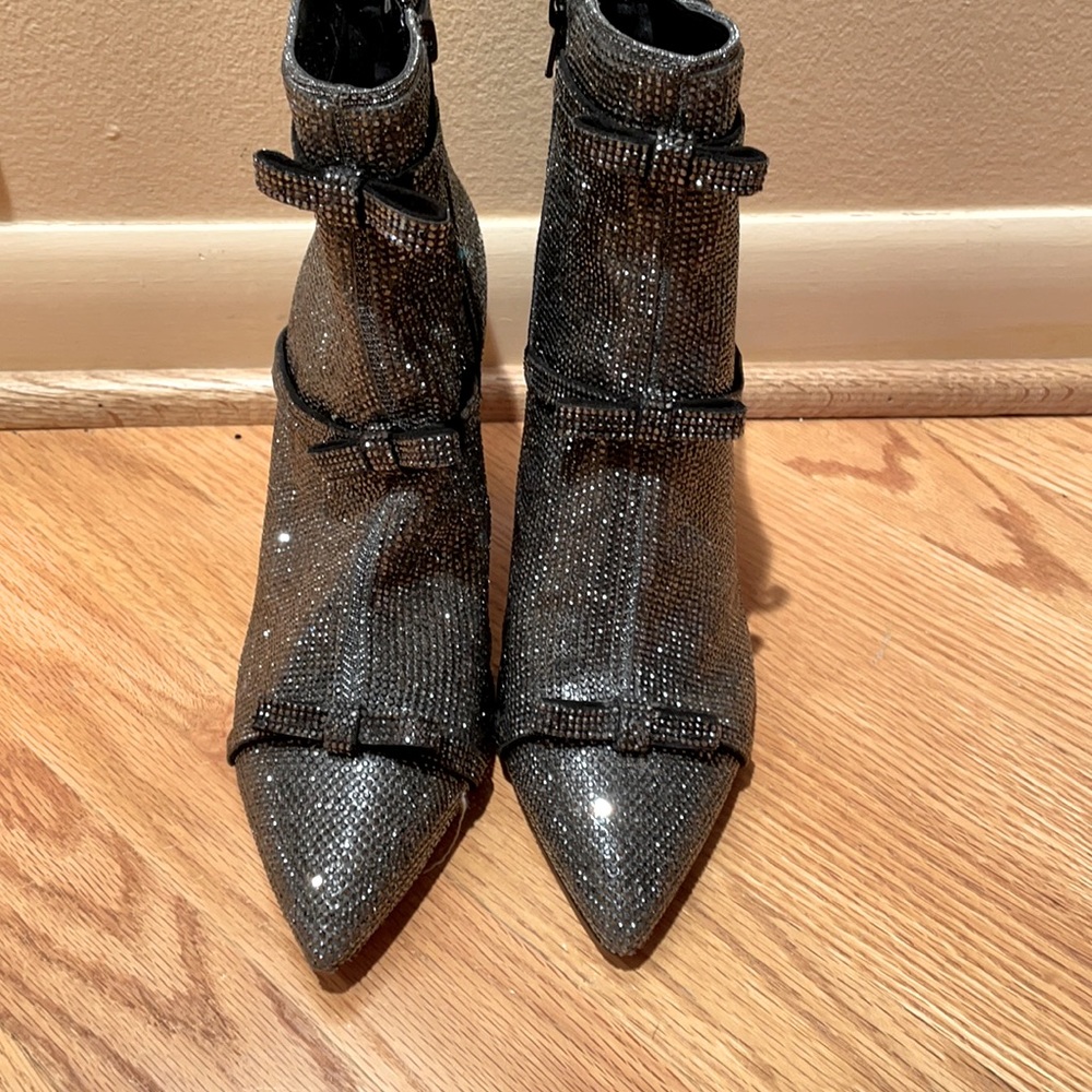 Glitter short booties. High heel